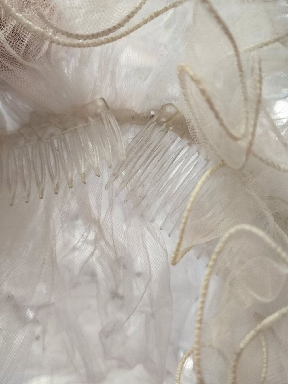 Wedding Veil elbow-length veil characterized multiple layers sheer tulle creates - Picture 5 of 5